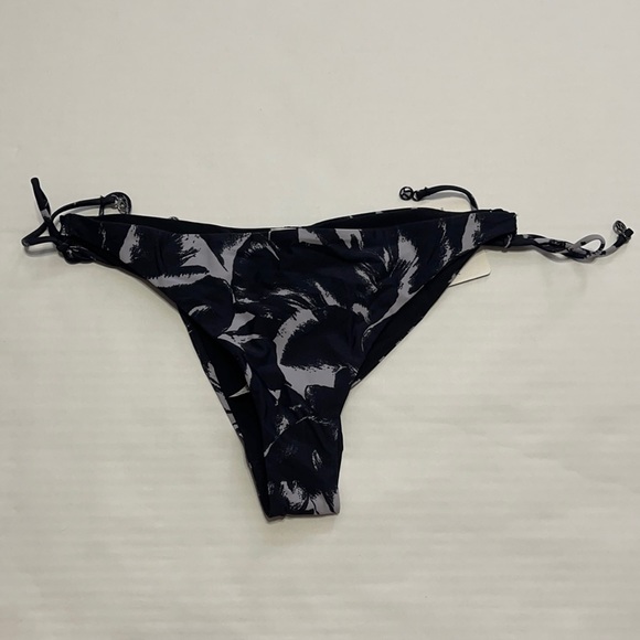 Lululemon Swimwear - Picture 1 of 6